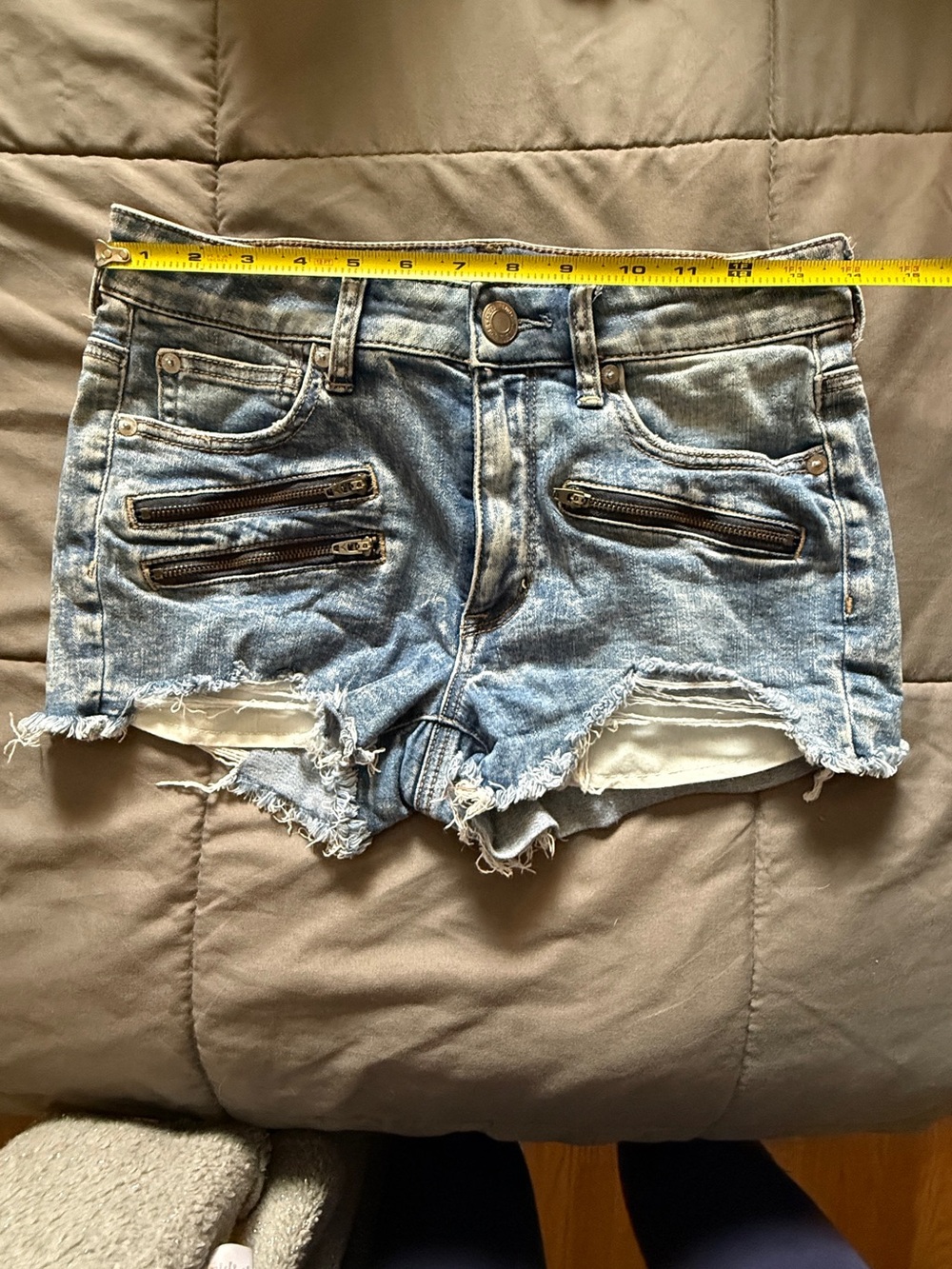American Eagle Hi-Rise Shortie Zip-Front Denim Shorts - Size 6